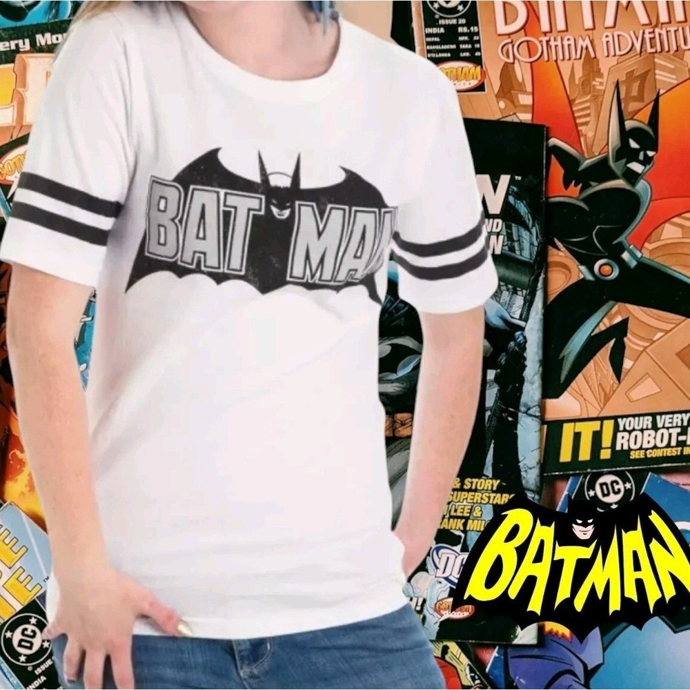 Batman Graphic T-Shirt Juniors Varsity Stripe Logo White L 11/13